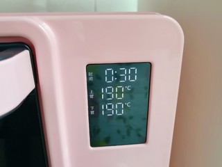 20、冬至美食  鲜肉酥饼,上下管190度烤30分钟。