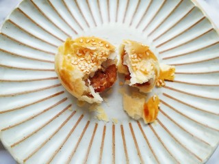 25、冬至美食  鲜肉酥饼,掰开一个看看，酥得掉渣。