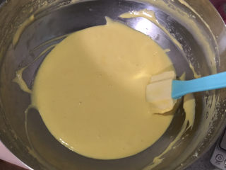 6、重芝士蛋糕杯,拌好细腻无颗粒的状态