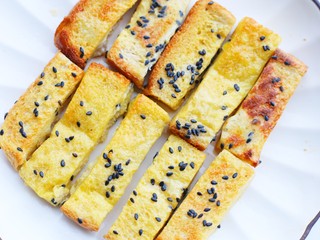 9、超好吃的土司条,出炉。