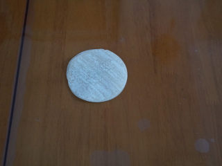 6、????超快手零失败的饺子皮版葱油饼,盖上第二张饺子皮