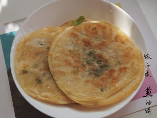 11、????超快手零失败的饺子皮版葱油饼,完成✅