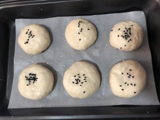 17、绿豆馅饼,放上芝麻装饰