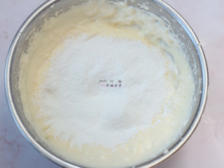 8、提拉米苏,过筛加入低筋面粉