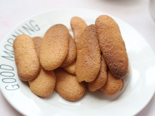 12、提拉米苏,出炉后的手指饼干,放凉待用