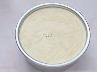 26、提拉米苏,依次按照顺序放三层手指饼干,3层慕斯糊,所有慕斯糊全部加入刚好满模,立即送入冰箱冷藏12小时以上,或者冷冻4小时左右