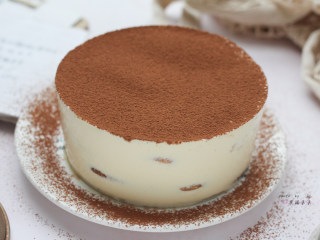 28、提拉米苏,在表面筛上一层可可粉装饰