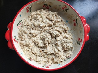 8、燕麦酸奶杯,搅拌均匀。