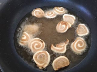 13、猫耳朵,如图。