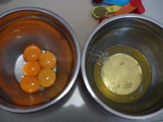 2、圣诞蛋糕卷,蛋清蛋黄分离