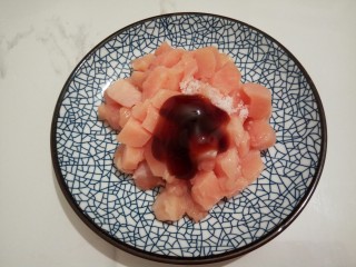 4、#咸味#盐酥鸡米花,蚝油一勺，提鲜