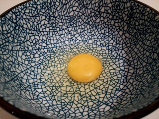 6、#咸味#盐酥鸡米花,鸡蛋一个，打散