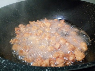 13、#咸味#盐酥鸡米花,大概油炸2分钟就可以了，金黄金黄的，