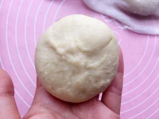 15、椰蓉面包,像包包子一样封好接口；