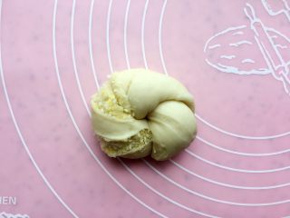 19、椰蓉面包,收紧接口；