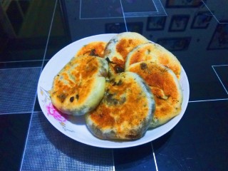 1、梅干菜烧饼,梅干菜烧饼。