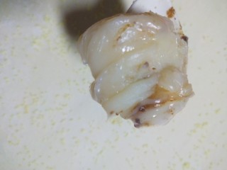 10、梅干菜烧饼,加入一勺肉炸酱里面的油。