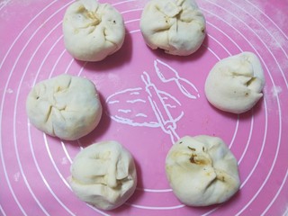 18、梅干菜烧饼,如图所示。