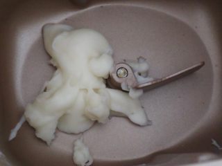 6、刀切山药馒头,可以看到打好的山药泥是很粘稠的