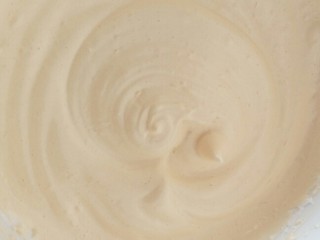 3、贺寿双层蛋糕(10＋6寸),继续高速的打半分钟。