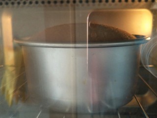 6、贺寿双层蛋糕(10＋6寸),会稍微变高一点。