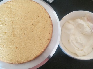 16、贺寿双层蛋糕(10＋6寸),打一份奶油夹心奶油300克。