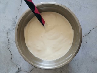 5、千层福袋蛋糕,步骤4与步骤3拌匀,分三次,防止消泡