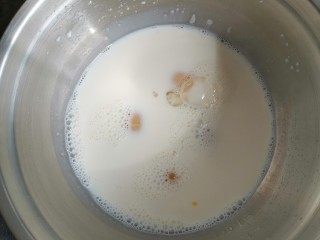 7、千层福袋蛋糕,鸡蛋+奶搅匀