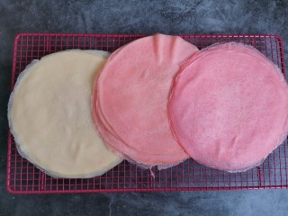 12、千层福袋蛋糕,摊饼皮,颜色自行决定