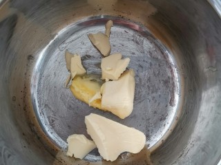 10、千层福袋蛋糕,加热黄油至有些焦化