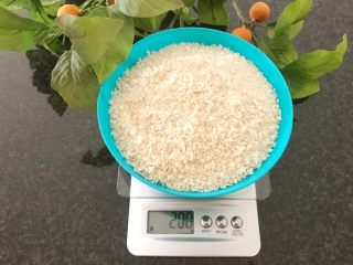 4、上海炸猪排,200g的面包粉，