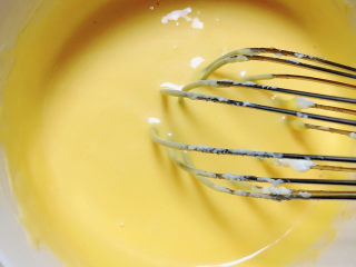 7、酸奶芝士蛋糕,成为顺滑浓稠的芝士糊。