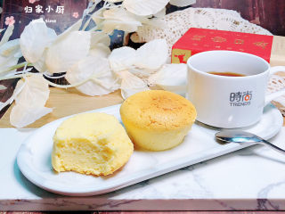 19、酸奶芝士蛋糕,口感细腻的酸奶芝士蛋糕上桌了!