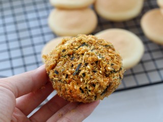 15、肉松小贝,香酥美味的肉松小贝就做好了!