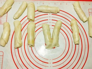 12、绿豆饼,然后卷成面条