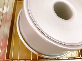 13、可可戚风蛋糕,出炉倒扣