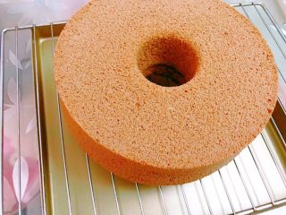 14、可可戚风蛋糕,等完全凉透后脱模