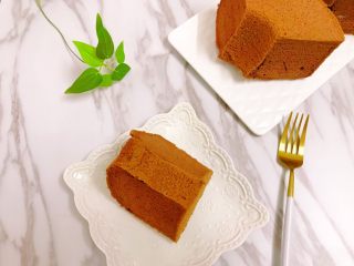 15、可可戚风蛋糕,切块食用