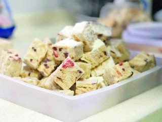 26、原味雪花酥❄️,撒上奶粉上下晃动几下