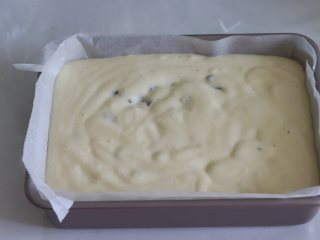 10、椰蓉戚风蛋糕,倒入学厨9寸方盘中。