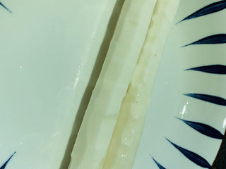 3、山药鸡蛋糕,削皮