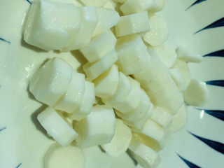 4、山药鸡蛋糕,切小块