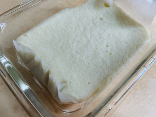 13、山药鸡蛋糕,关好2分钟后，取出