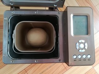 3、快手三明治,收圆一下面团，让面团进行第一次发酵