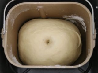 6、牛奶土司三明治,发酵至1.5-2倍大小并且戳洞不回缩就好了。