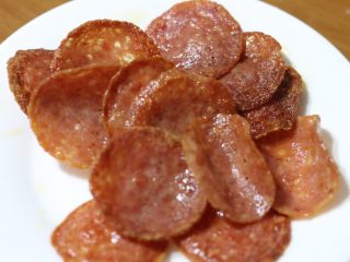 15、牛奶土司三明治,火腿片切片,适量「吃多少煎多少」