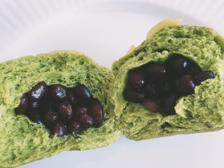 16、【网上厨房独家】抹茶肉松（蜜豆）小餐包,甜甜蜜豆馅