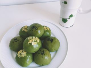 17、【网上厨房独家】抹茶肉松（蜜豆）小餐包,配热牛奶，花果茶，果汁等等都超适合腻