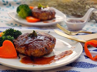 20、#食二星座#日式汉堡香酥肉饼（附红酒酱汁的做法）,完成