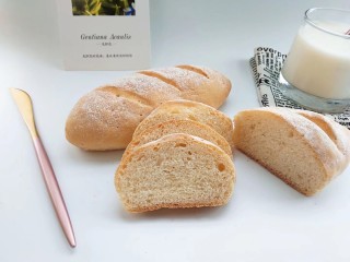 11、法式面包,切块。